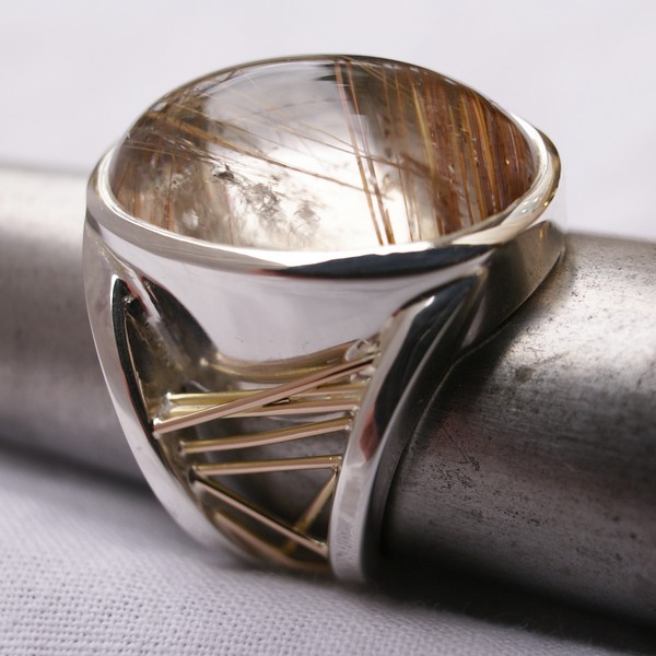 Bague en argent avec fil d'or et quartz