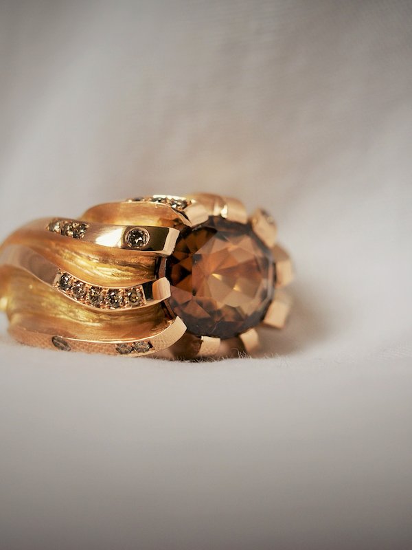 Bague en or zircon brun et diamants cognac