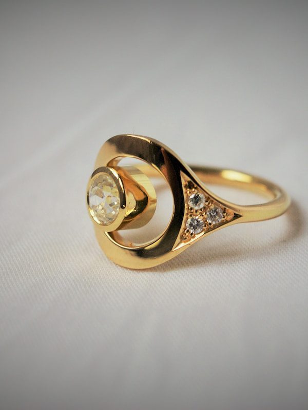 Bague or jaune et diamants