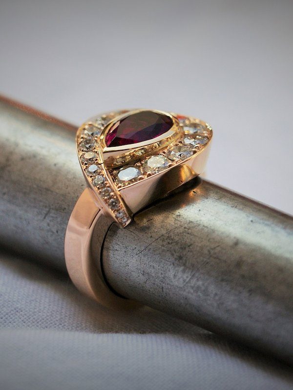 Bague or jaune tourmaline rose et diamants