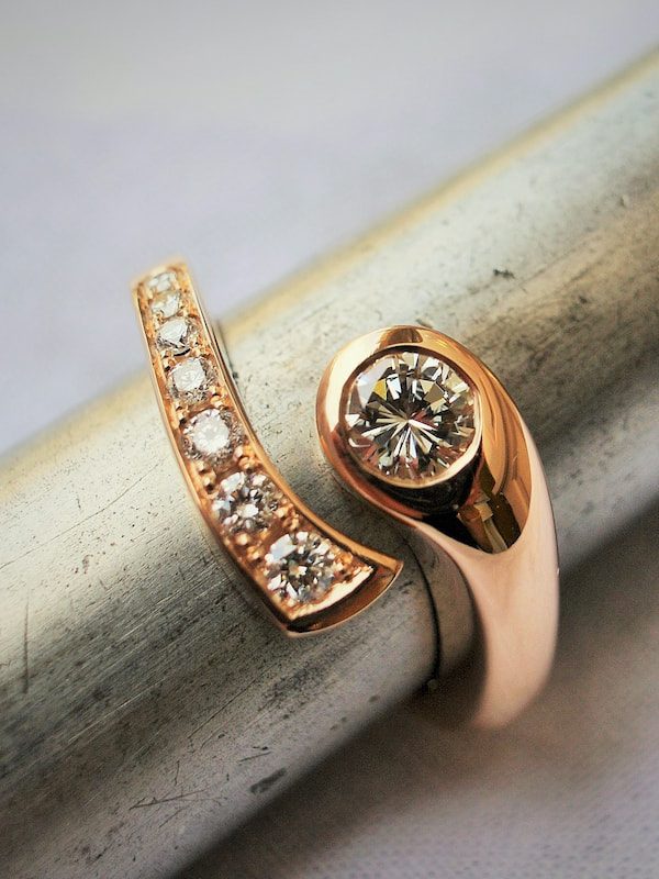 Bague or rose et diamants