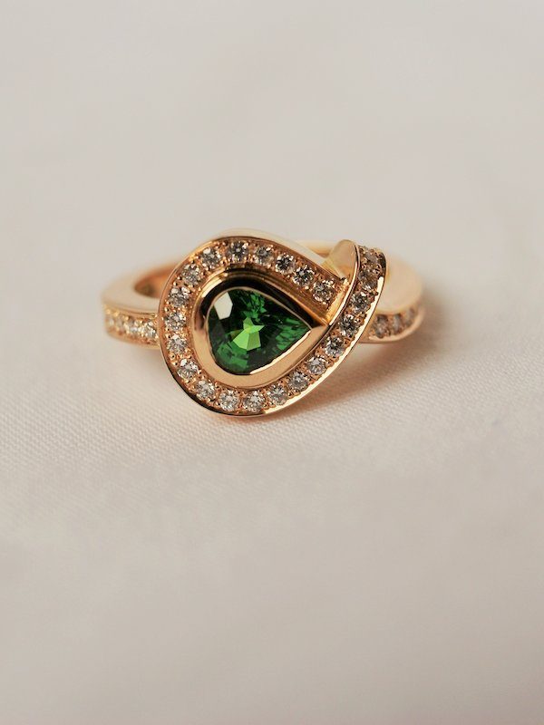 Bague or rose grenat tsavorite poire diamants