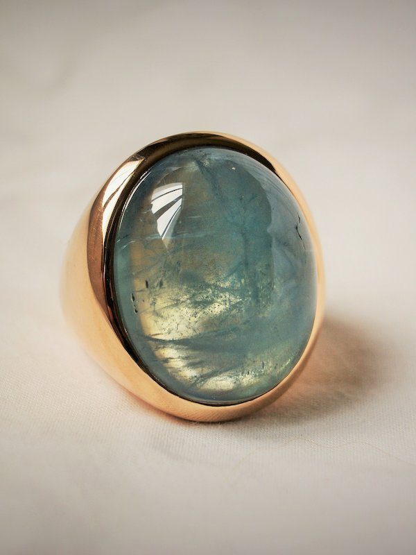 Bague or rouge grosse aigue-marine cabochon