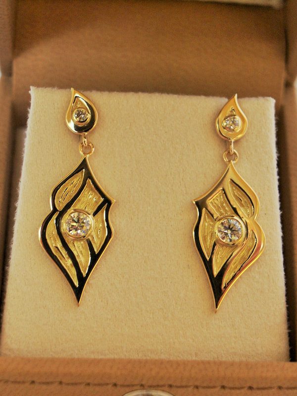 Boucles d'oreille or jaune et diamants