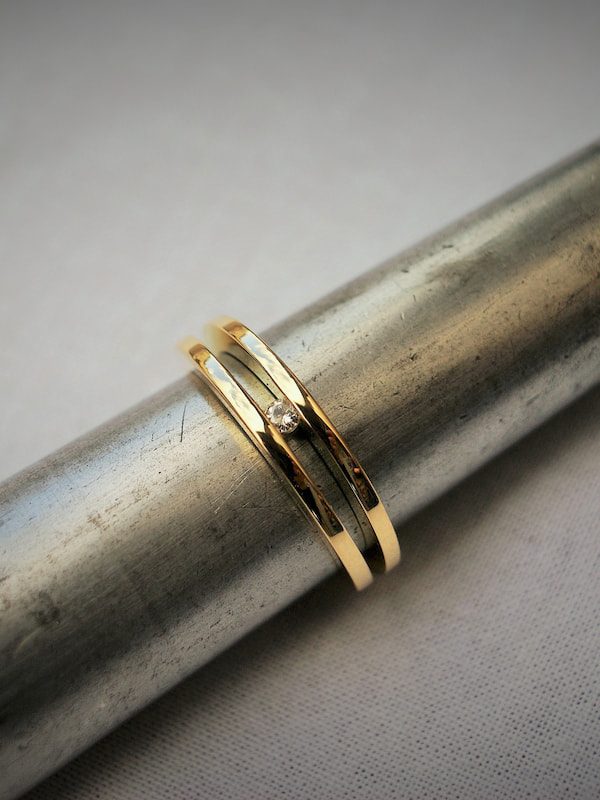 Solitaire or jaune anneau double et diamant